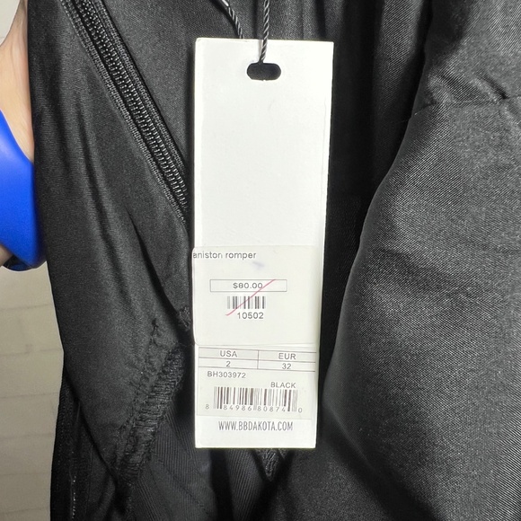🖤NWT🤩 |•BB DAKOTA•| Darling Black Romper V-neck Halter Size 2 - Picture 5 of 6